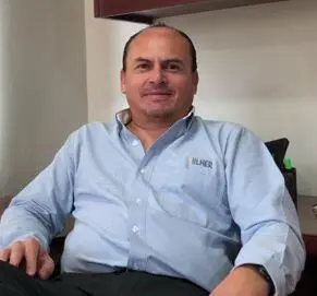 Foto de Cesar Casillas, Director General de Empresas Vilher, compartiendo su experiencia positiva